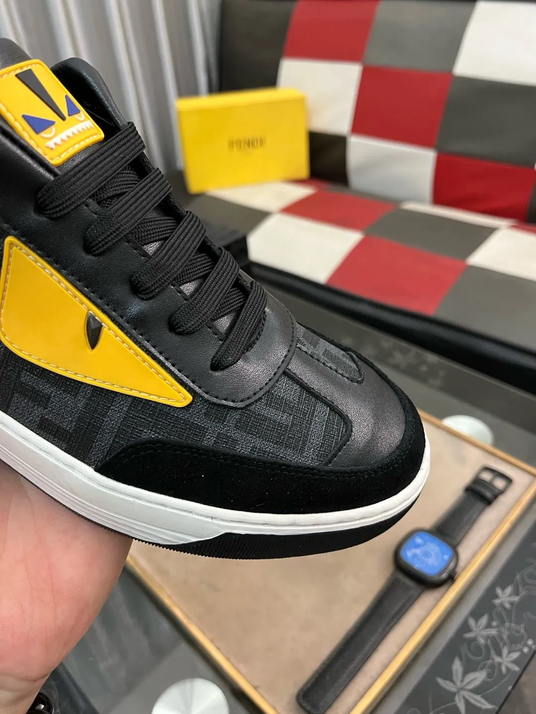 Men's shoes 💰400⌚️⌚️[fendi] Fendi classic and comfortable men, this complex sneaker is made of soft calfskin➕genuine leather lining➕original ultra-light rubber material with rough outsole. This unique and light style is suitable for the casual and refined sensibility of this season. It is comfortable and natural on the feet. It is an everyday style for casual travel in autumn and winter! 38−443️⃣colors available